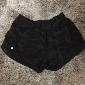 •CAMO LULULEMON SHORTS•
